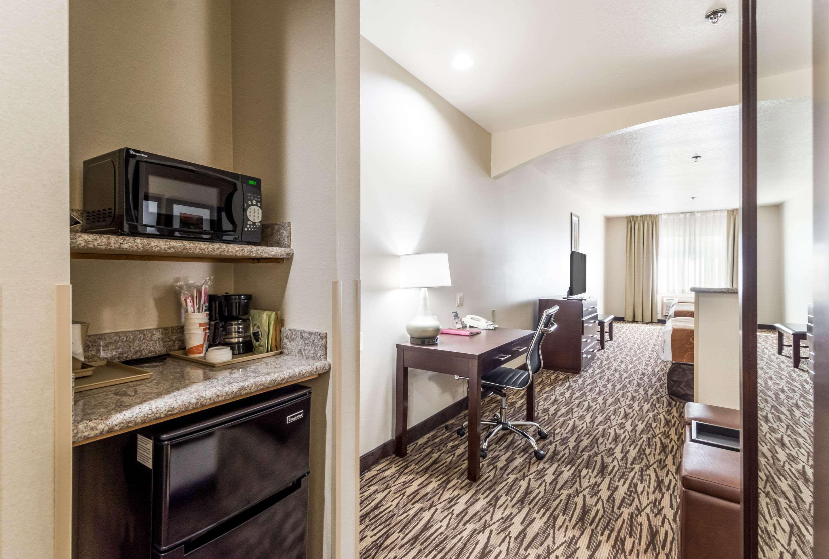 Comfort Suites Portland Airport Exterior foto