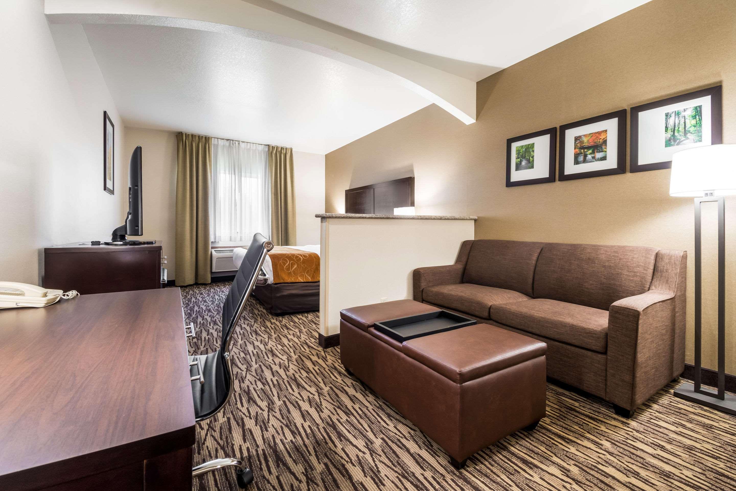 Comfort Suites Portland Airport Exterior foto
