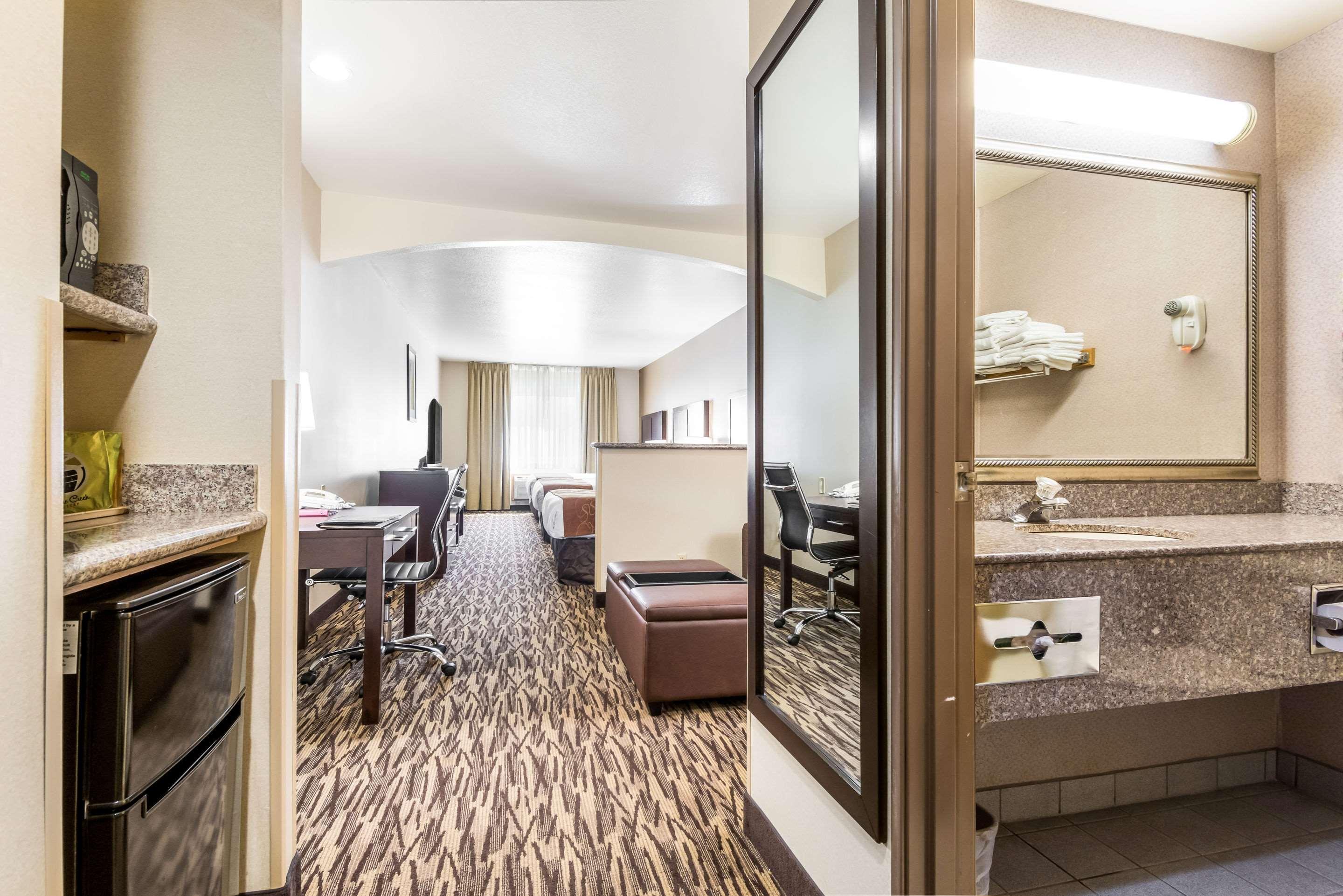 Comfort Suites Portland Airport Exterior foto