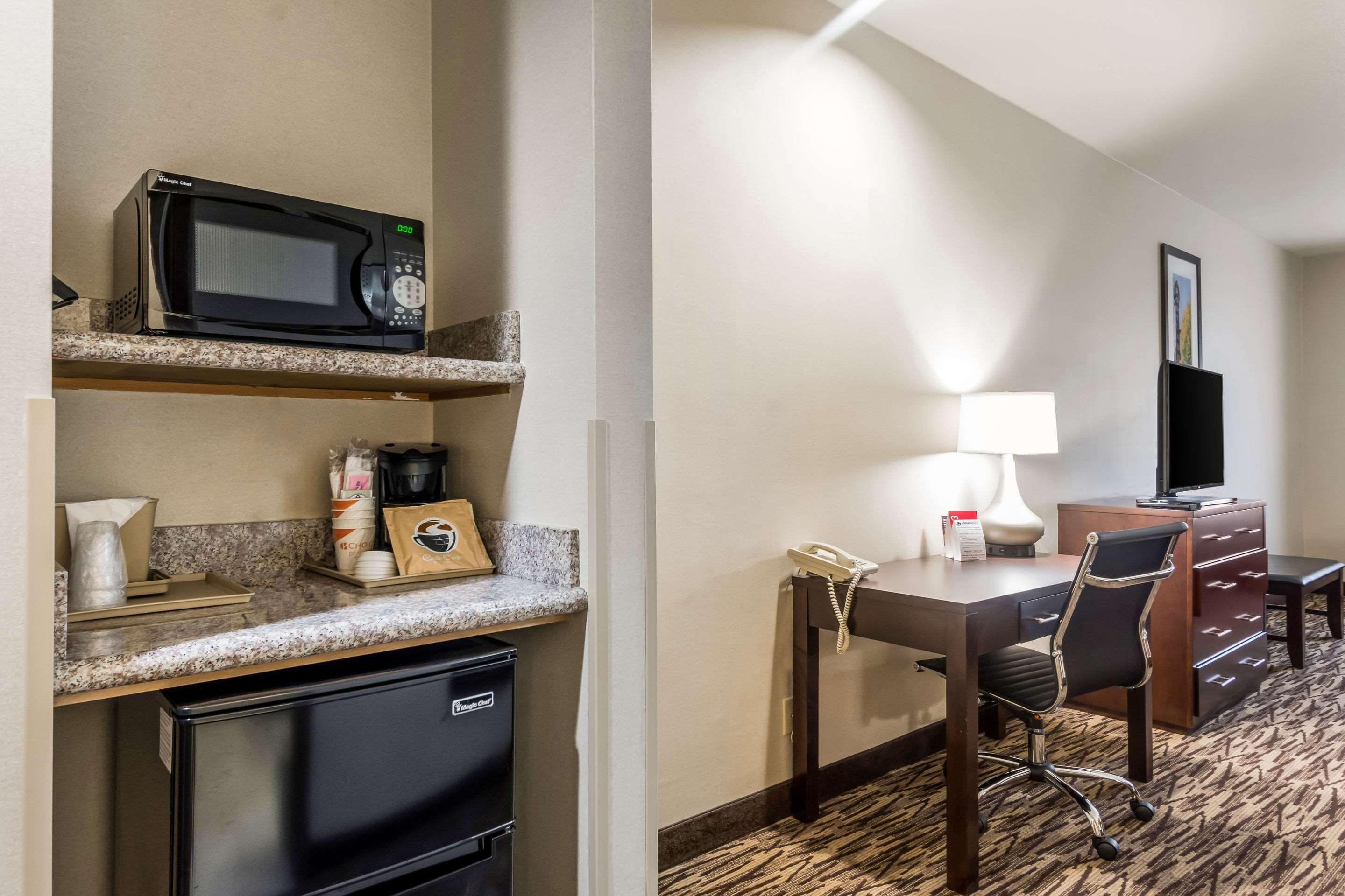 Comfort Suites Portland Airport Exterior foto