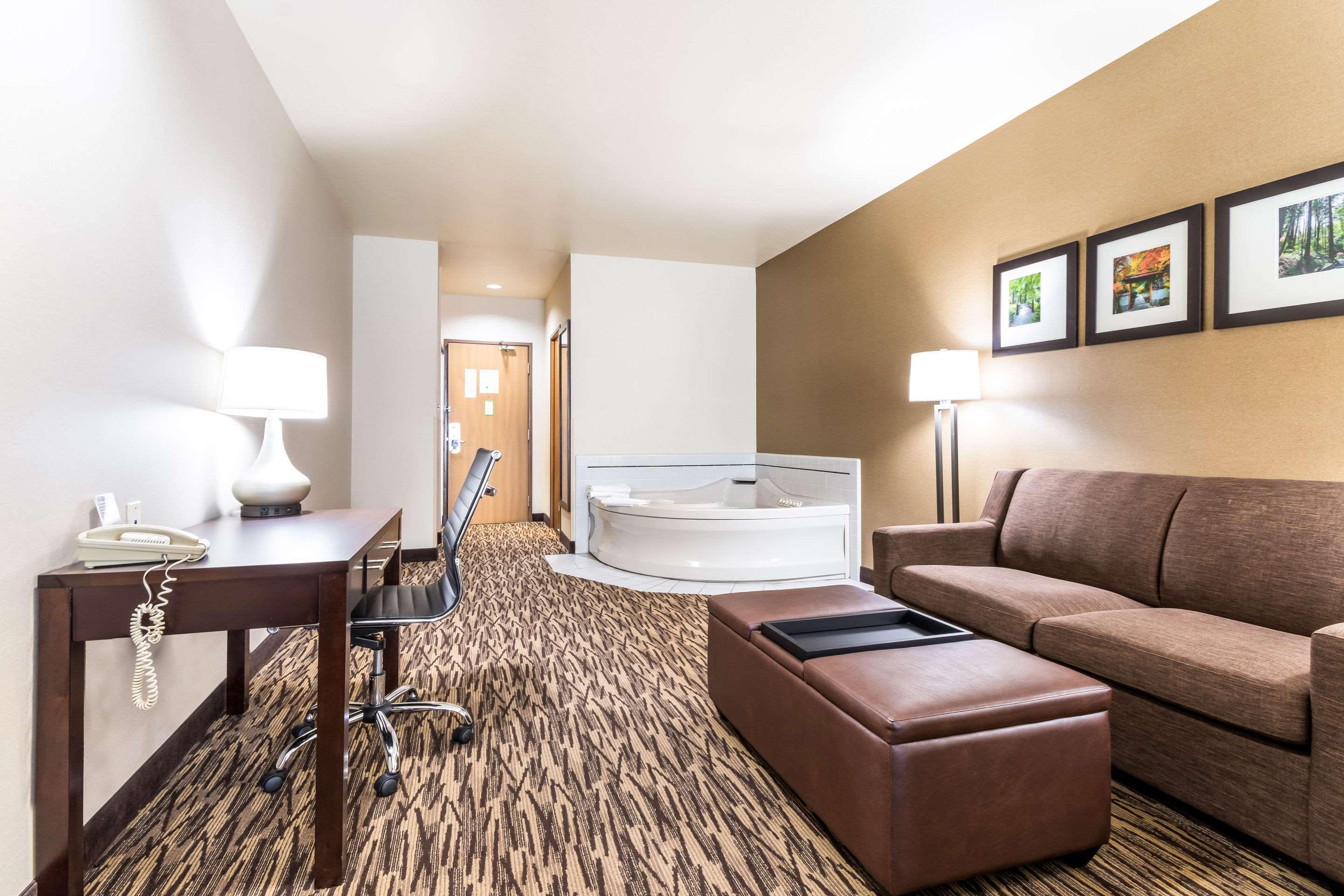 Comfort Suites Portland Airport Exterior foto